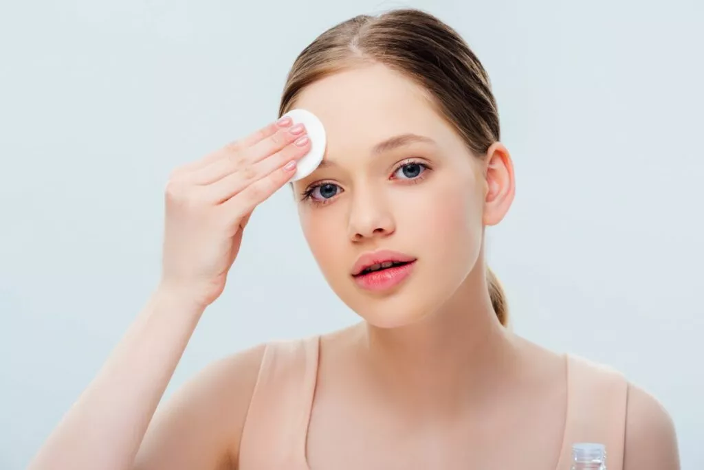Догляд за підлітковою шкірою у домашніх умовах: поради косметолога