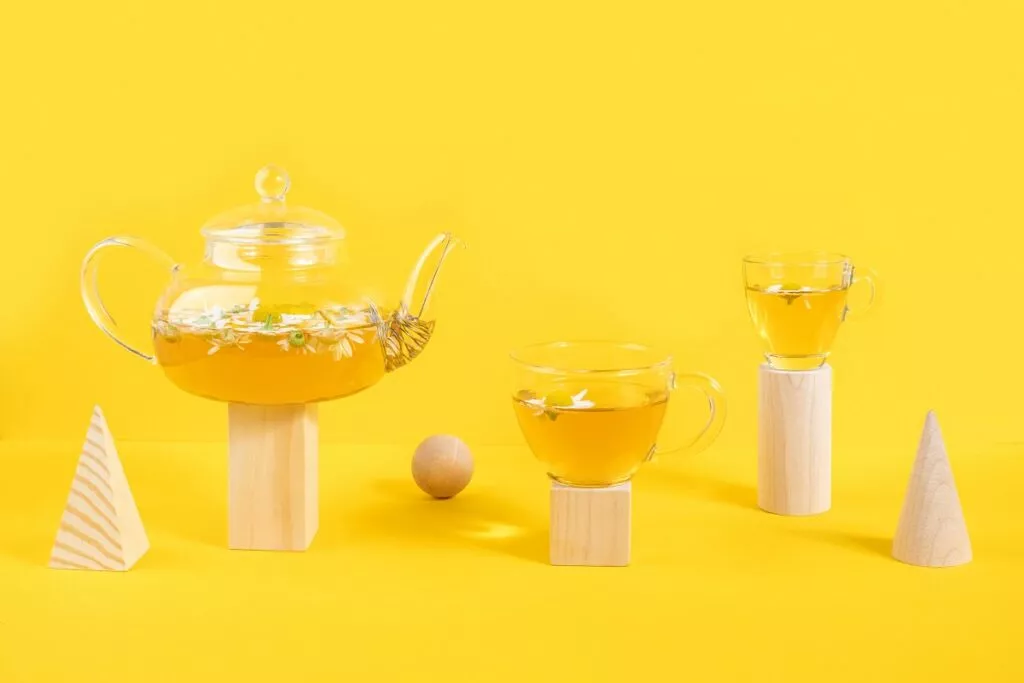 Кому помогут спринцевания ромашкой: польза и вред процедуры